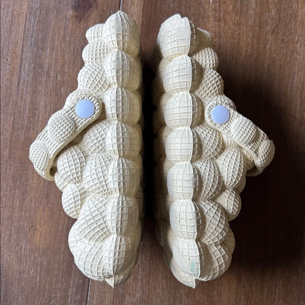 Size 2/3 clog slippers slides croc like